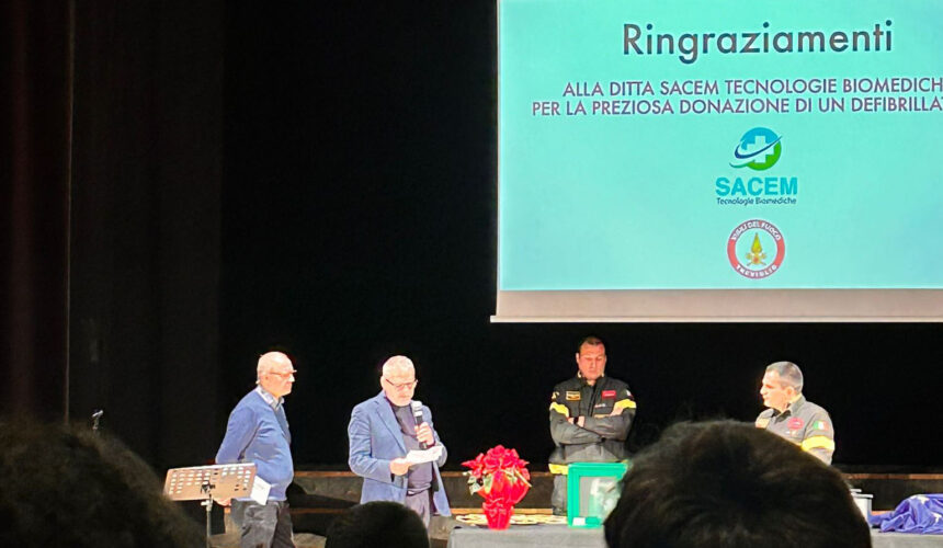 Sacem Srl contribuisce alla sicurezza di Treviglio: donato un defibrillatore alla Caserma dei Pompieri